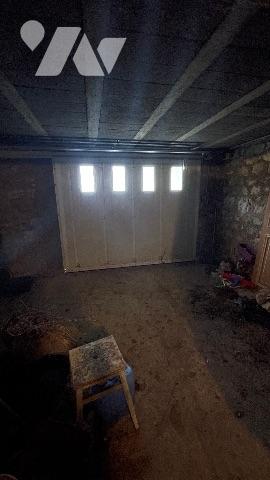 TOURY Pavillon avec beau potentiel sous-sol total, étage et jardin clos