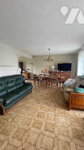 TOURY Pavillon avec beau potentiel sous sol, étage et jardin clos