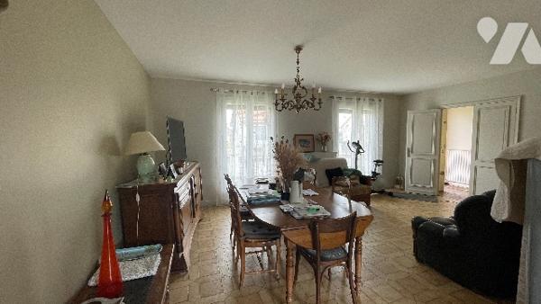 TOURY Pavillon avec beau potentiel sous sol, étage et jardin clos