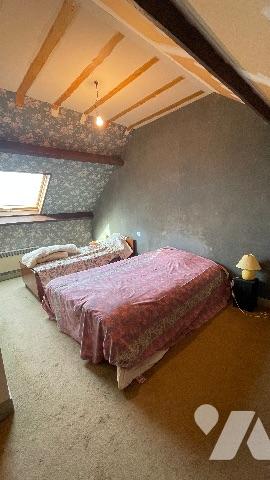 TOURY Pavillon avec beau potentiel sous sol, étage et jardin clos