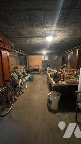 TOURY Pavillon avec beau potentiel sous sol, étage et jardin clos