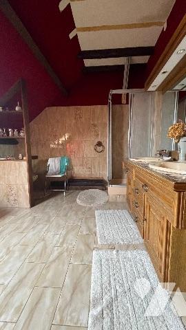 TOURY Pavillon avec beau potentiel sous sol, étage et jardin clos