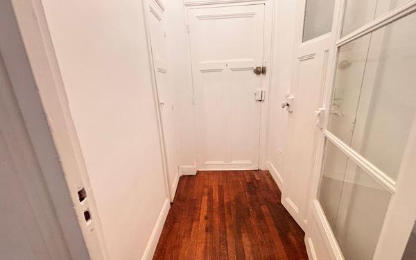 Appartement à vendre    1 pièce • 27,44 m2 Paris 18