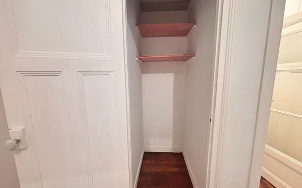 Appartement à vendre    1 pièce • 27,44 m2 Paris 18