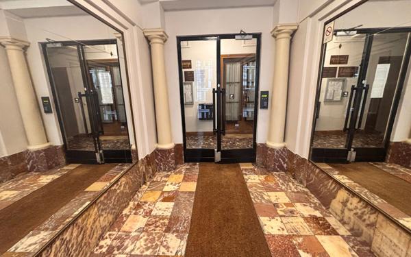 Appartement à vendre    1 pièce • 27,44 m2 Paris 18