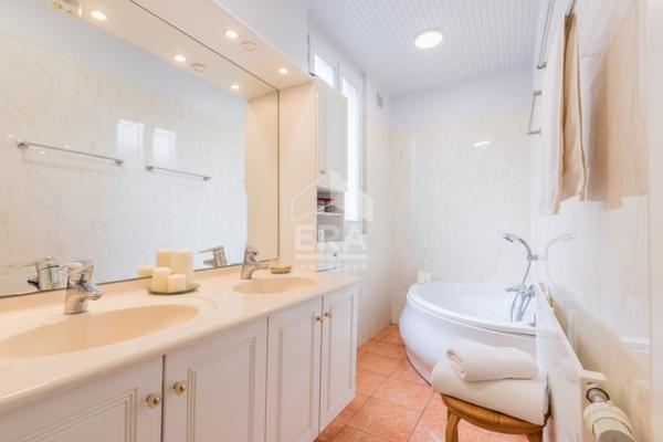 Maison 243m2 - Terrain divisible - Dépendance aménagée