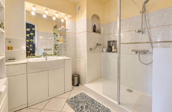 Appartement 2 pièces 55 m² avec balcon et 2 stationnements - Roissy-en-Brie