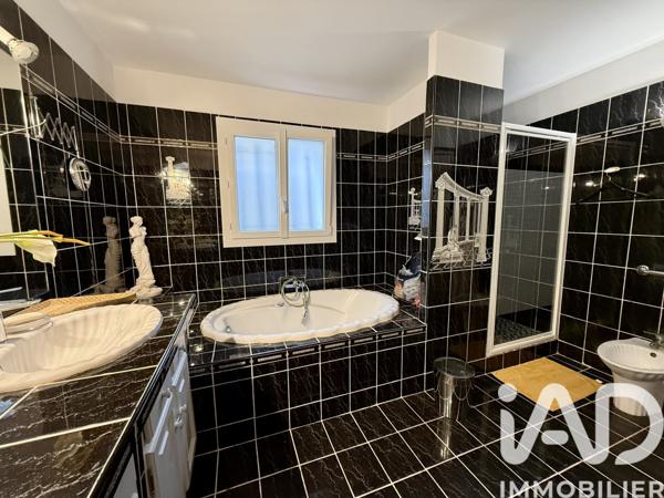 Maison à vendre 4 pièces 158 m² Pierrefeu-du-Var