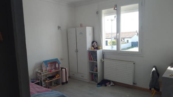 Maison à Nueil-les-Aubiers, 79250 - 4 pièces 92m²