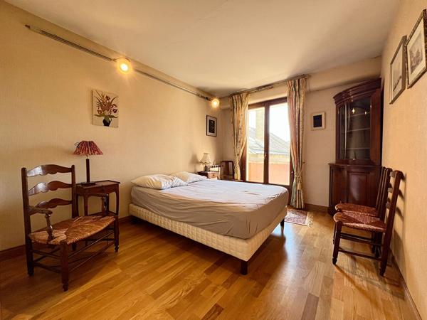 ORLÉANS 132M² - 2 BALCONS - ASCENSEUR - 2 GARAGES - 1 GRENIER