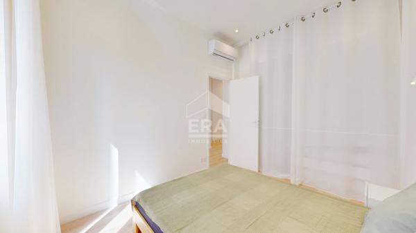 NICE - FLEURS : EN DERNIER ÉTAGE, JOLI 3/4 PIÈCES TRAVERSANT AVEC BALCON AU CALME