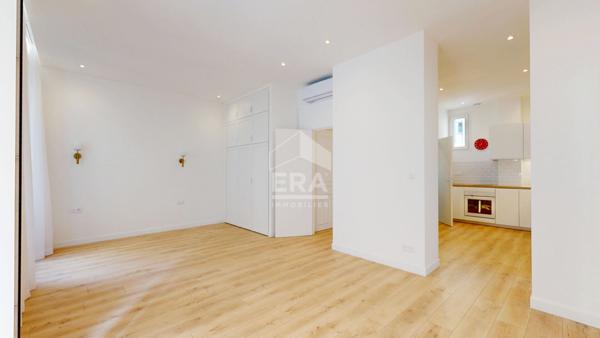 NICE - FLEURS : EN DERNIER ÉTAGE, JOLI 3/4 PIÈCES TRAVERSANT AVEC BALCON AU CALME