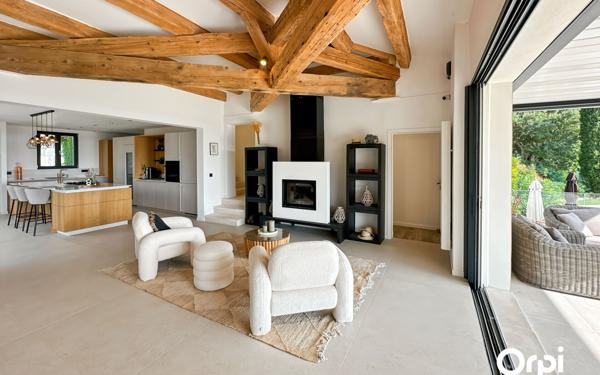 Maison à vendre    6 pièces •  La Croix-Valmer