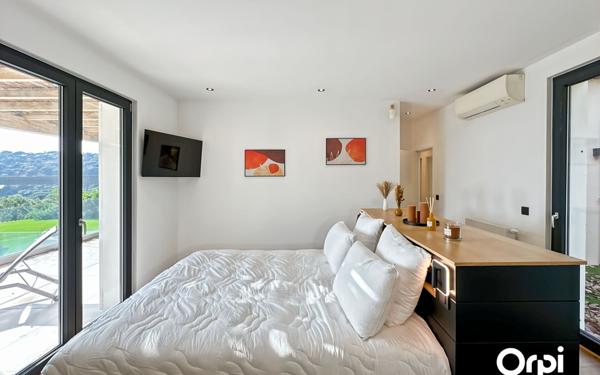 Maison à vendre    6 pièces •  La Croix-Valmer