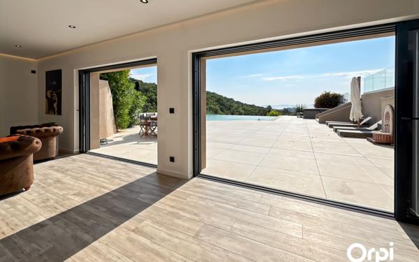 Maison à vendre    6 pièces •  La Croix-Valmer