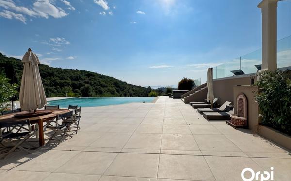 Maison à vendre    6 pièces •  La Croix-Valmer