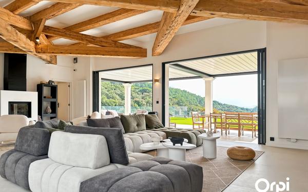 Maison à vendre    6 pièces •  La Croix-Valmer