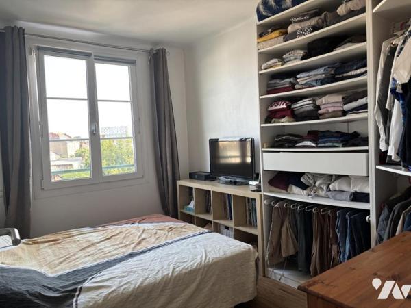 NANTES - Quartier Gare Nord T3 traversant de 60,86 m² hab au 3e et dernier. garage