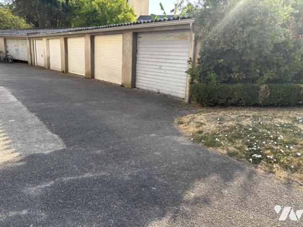 NANTES - Quartier Gare Nord T3 traversant de 60,86 m² hab au 3e et dernier. garage