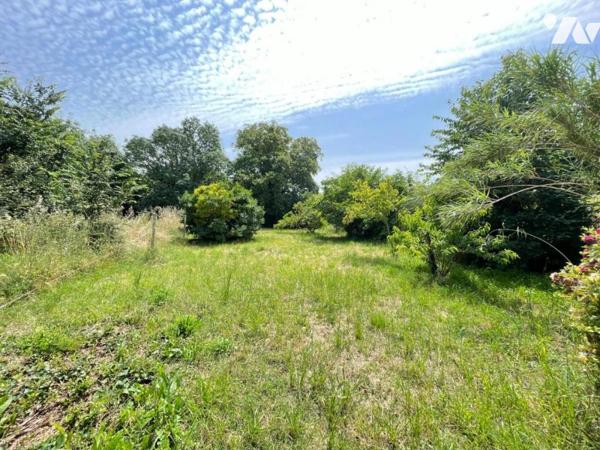 Terrain à bâtir de 1 103m²