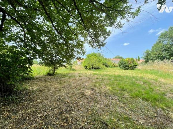 Terrain à bâtir de 1 103m²
