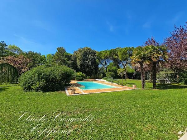Magnifique propriété de 7 pièces alliant espace, élégance et cadre verdoyant à seulement 10' de LA ROCHELLE