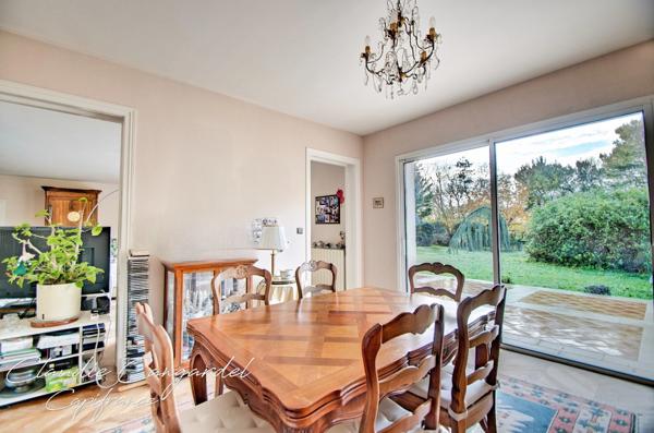 Magnifique propriété de 7 pièces alliant espace, élégance et cadre verdoyant à seulement 10' de LA ROCHELLE