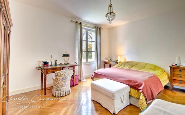 Magnifique propriété de 7 pièces alliant espace, élégance et cadre verdoyant à seulement 10' de LA ROCHELLE