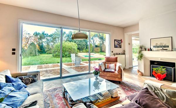 Magnifique propriété de 7 pièces alliant espace, élégance et cadre verdoyant à seulement 10' de LA ROCHELLE