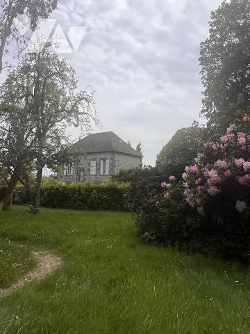 LA CHAPELLE D'ANDAINE, maison de maître à rénover avec parc arboré et dépendances