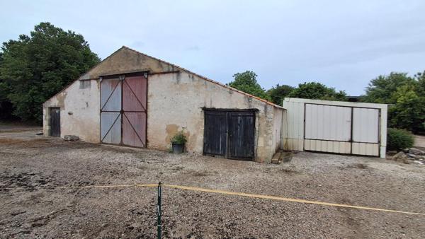 Ensemble immobilier : Maison + grange + 5 hangars + 2 terrains constructibles + dépendances