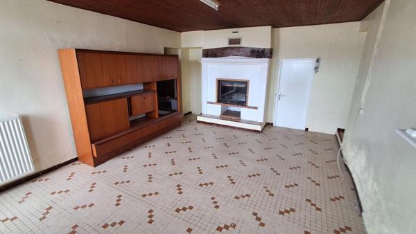 Ensemble immobilier : Maison + grange + 5 hangars + 2 terrains constructibles + dépendances