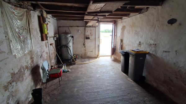 Ensemble immobilier : Maison + grange + 5 hangars + 2 terrains constructibles + dépendances