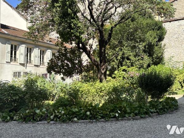 Appartement 6P Duplex de charme avec terrasse – Hôtel particulier du XVIIe siècle en cœur de ville