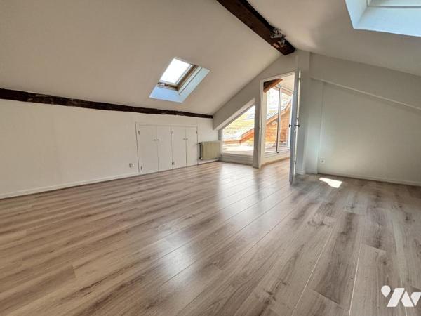 Appartement 6P Duplex de charme avec terrasse – Hôtel particulier du XVIIe siècle en cœur de ville