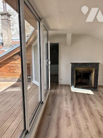 Appartement 6P Duplex de charme avec terrasse – Hôtel particulier du XVIIe siècle en cœur de ville