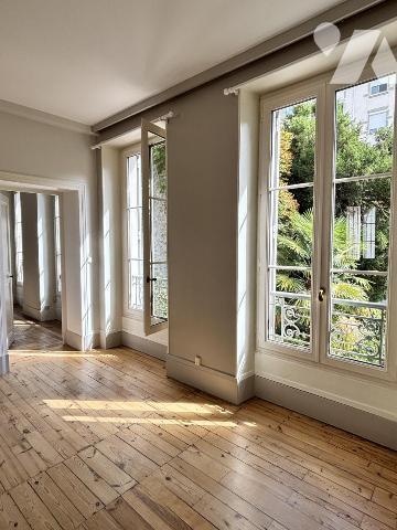 Appartement 6P Duplex de charme avec terrasse – Hôtel particulier du XVIIe siècle en cœur de ville
