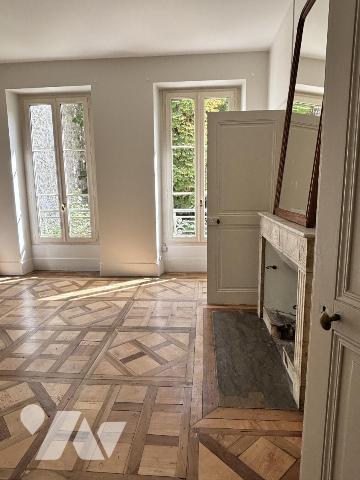 Appartement 6P Duplex de charme avec terrasse – Hôtel particulier du XVIIe siècle en cœur de ville