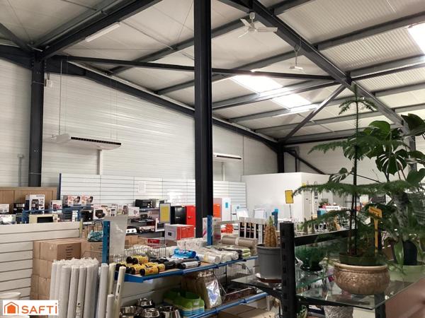 locale commercial situé à Saint Seurin sur L'isle