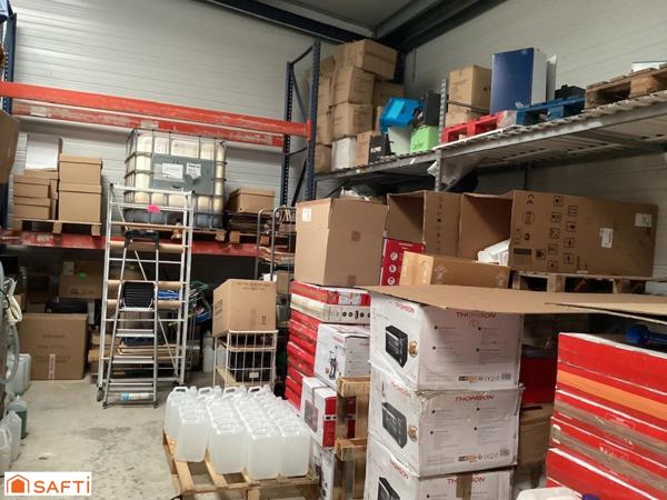 locale commercial situé à Saint Seurin sur L'isle