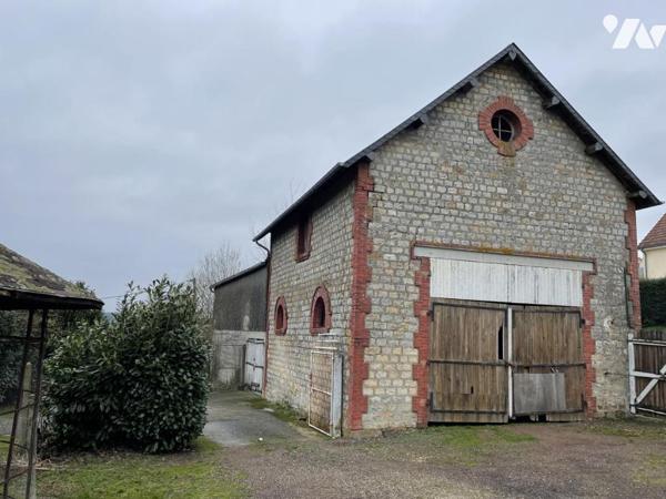 LA FERTE MACE, ancien hôtel-restaurant avec dépendance et terrain en centre-ville