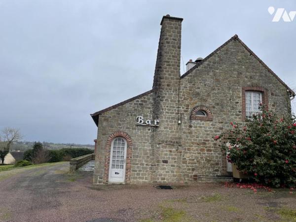 LA FERTE MACE, ancien hôtel-restaurant avec dépendance et terrain en centre-ville