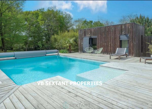 15 mn de Bordeaux, Latresne, magnifique maison de charme en bois avec  dépendance