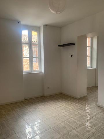 Location appartement près de CAUSSADE - 2 pièce(s) - 37 m² - 390 €/mois