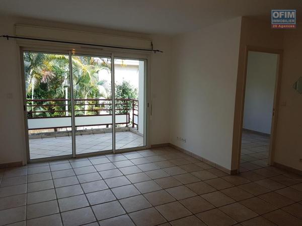 A vendre bel appartement de type F2 dans résidence avec piscine les 400 le Tampon
