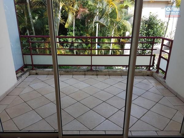A vendre bel appartement de type F2 dans résidence avec piscine les 400 le Tampon