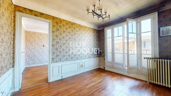 Métro Mairie des Lilas : Bel appartement des années 20 à rénover, balcon ouest et vue dégagée