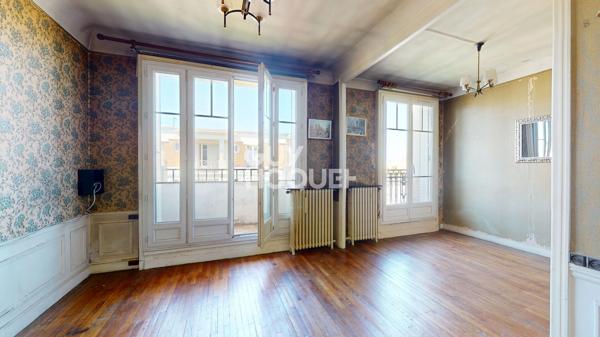 Métro Mairie des Lilas : Bel appartement des années 20 à rénover, balcon ouest et vue dégagée