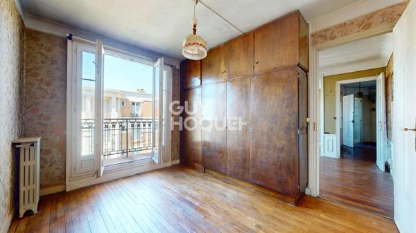 Métro Mairie des Lilas : Bel appartement des années 20 à rénover, balcon ouest et vue dégagée