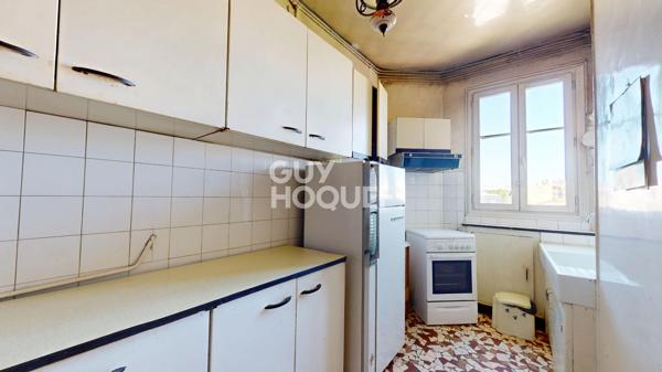 Métro Mairie des Lilas : Bel appartement des années 20 à rénover, balcon ouest et vue dégagée